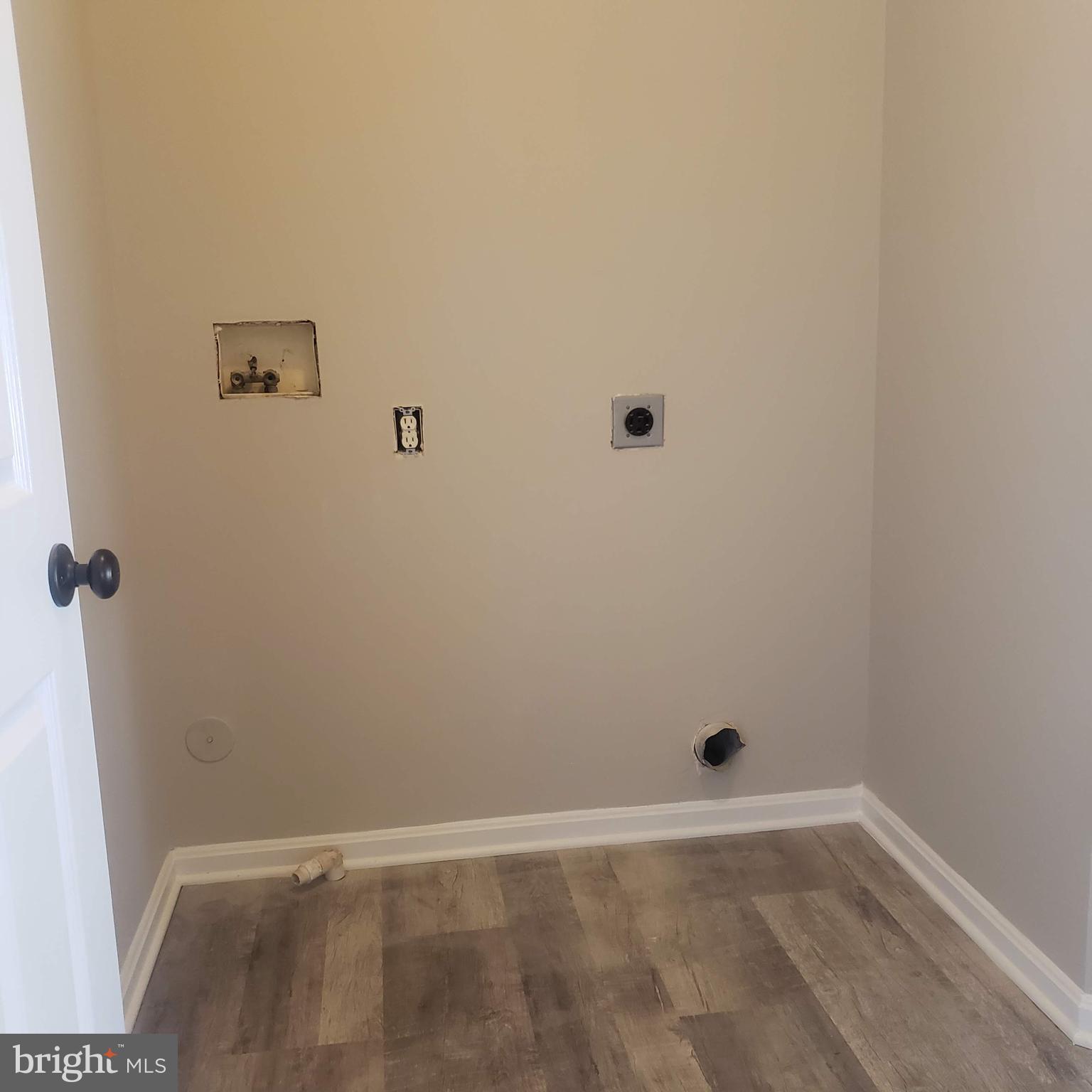 607 Hunting Ridge Drive Frederick, MD 21703 - Photo 15 of 61 Laundry room area