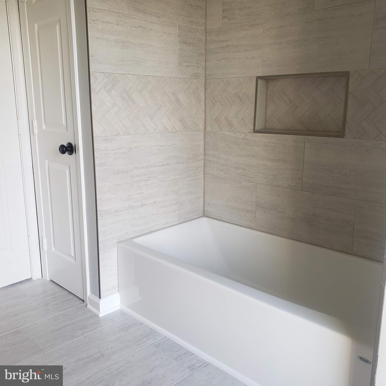 607 Hunting Ridge Drive Frederick, MD 21703 - Photo 23 of 61 Hallways full bath
