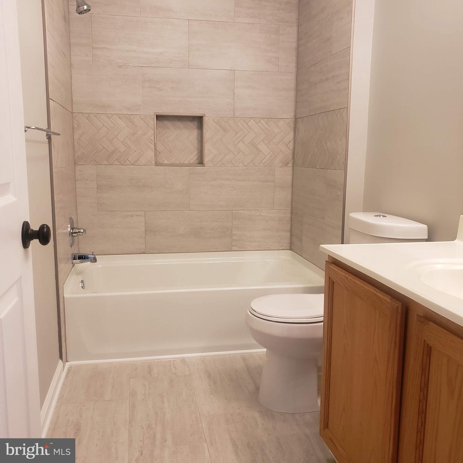 607 Hunting Ridge Drive Frederick, MD 21703 - Photo 29 of 61 Hallways 2nd level full bathroom