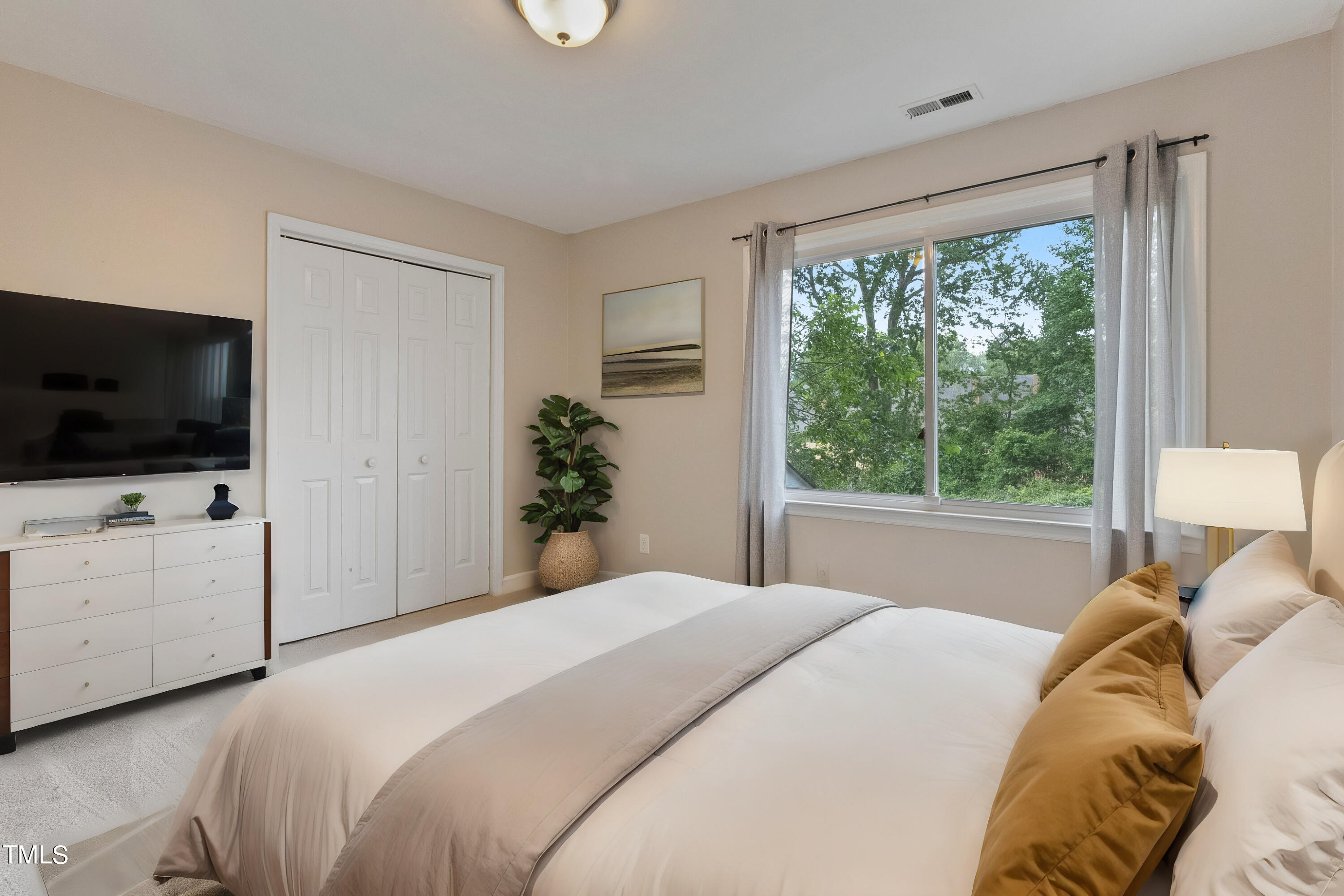 5520 Kaplan Drive, Unit B Raleigh, NC 27606 - Photo 18 of 26 Virtual Staging AI - 5520kaplan-98-May 1