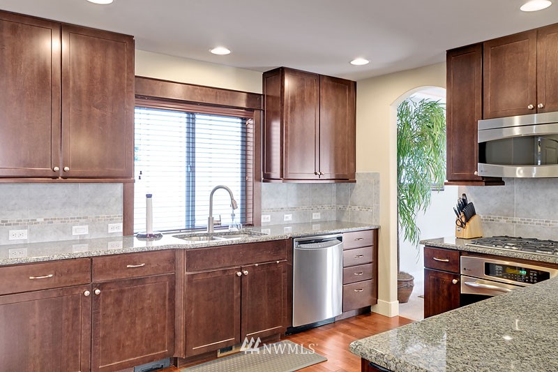 4825 Northeast 13th Place Renton, WA 98059 - Photo 8 of 19