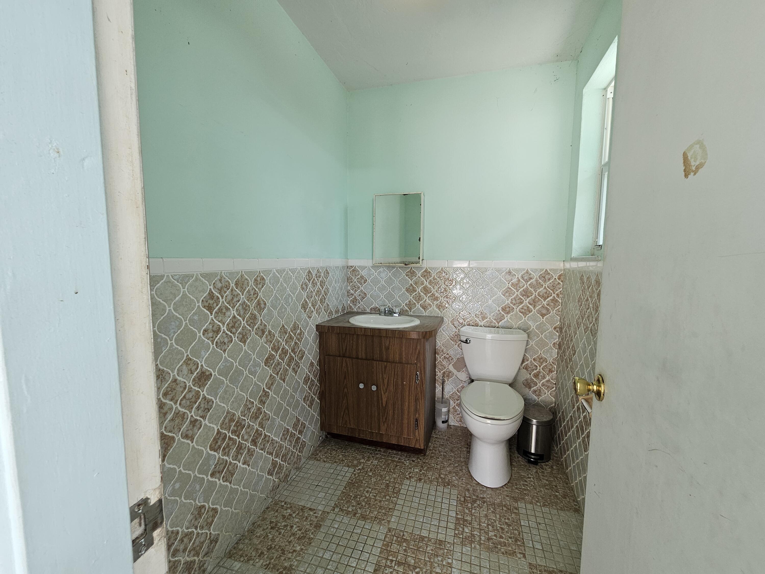 653 Colson Drive Key Largo, FL 33037 - Photo 14 of 30 Half Bath