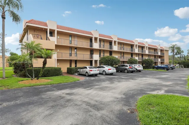 $200,000 | 5732 Coral Lake Drive, Unit 308, Margate, FL 33063