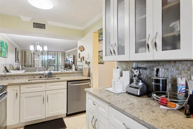 $200,000 | 5732 Coral Lake Drive, Unit 308, Margate, FL 33063