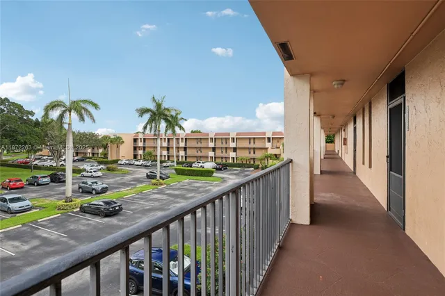 $200,000 | 5732 Coral Lake Drive, Unit 308, Margate, FL 33063