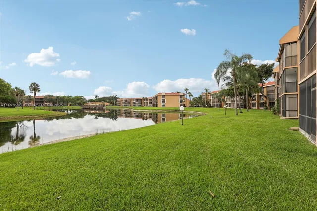 $200,000 | 5732 Coral Lake Drive, Unit 308, Margate, FL 33063