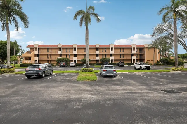 $200,000 | 5732 Coral Lake Drive, Unit 308, Margate, FL 33063
