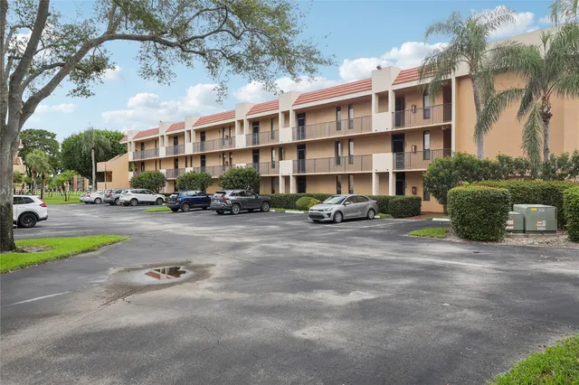 $200,000 | 5732 Coral Lake Drive, Unit 308, Margate, FL 33063