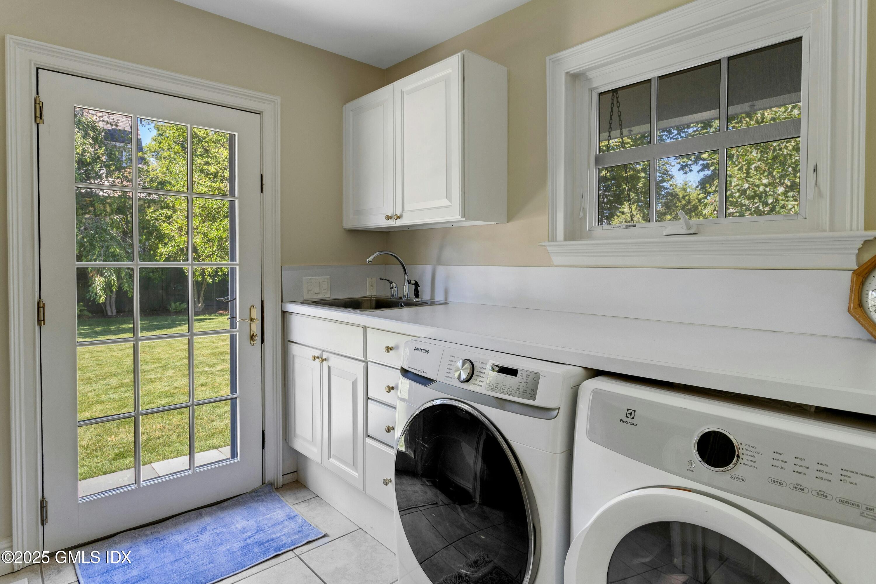 40 Willowmere Circle Riverside, CT 06878 - Photo 17 of 34 a view of entryway with washer and dryer