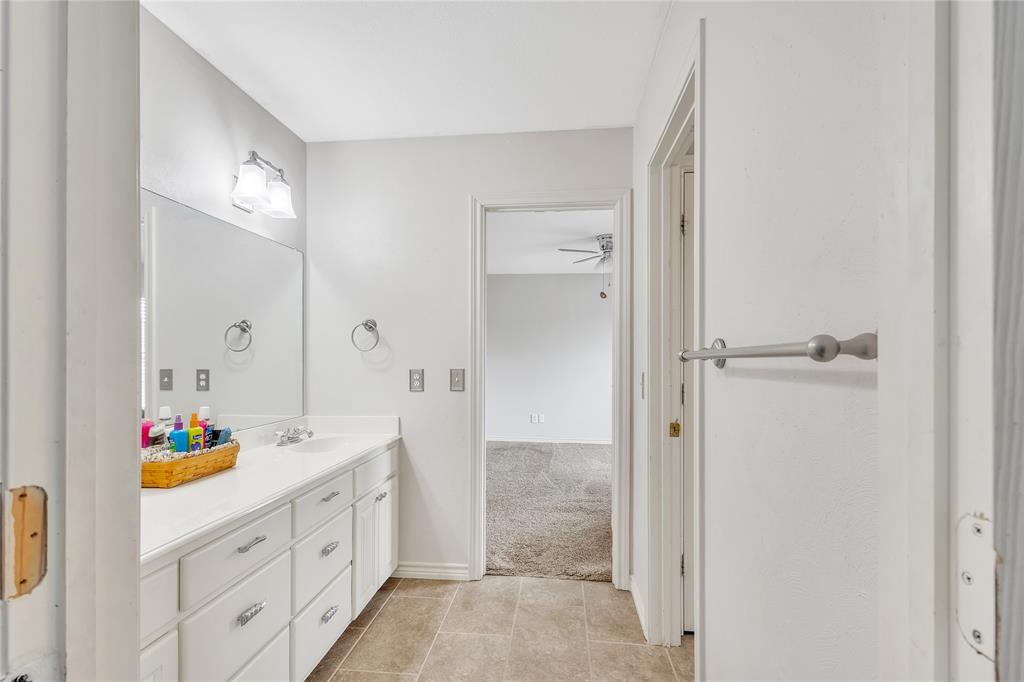 47 Preakness Place Road Van Alstyne, TX 75495 - Photo 23 of 24 Upstairs Jack and Jill bathroom