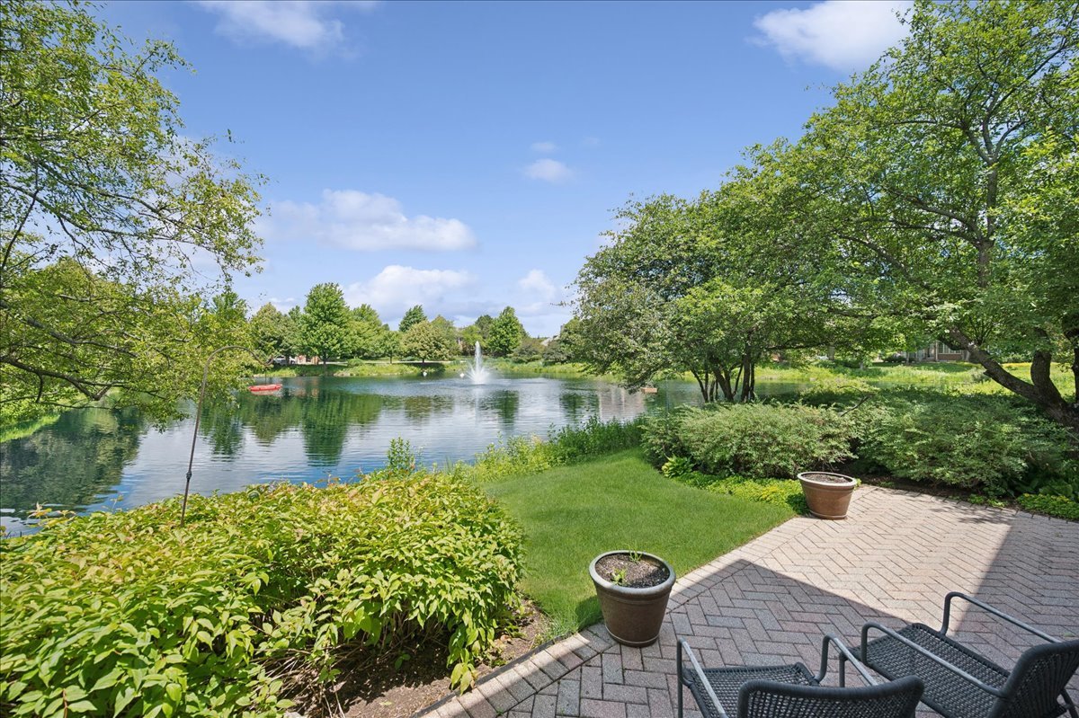 2288 Royal Ridge Drive Northbrook, IL 60062 - Photo 3 of 29