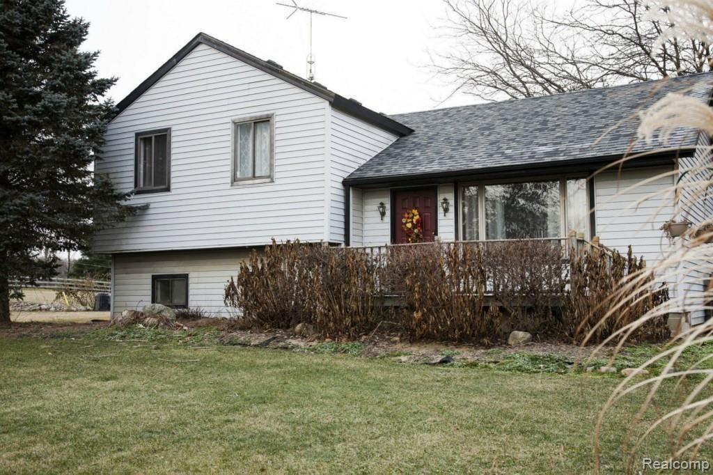 6479 Bullard Road Fenton, MI 48430 - Photo 1 of 32 IMG_4015.jpg