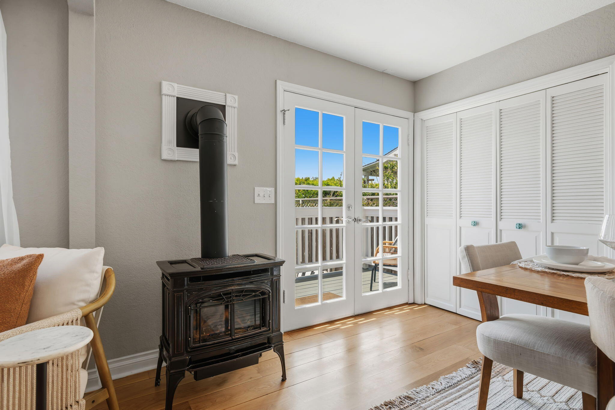 2129 Red Rose Way Santa Barbara, CA 93109 - Photo 9 of 44 a view of a livingroom with furniture
