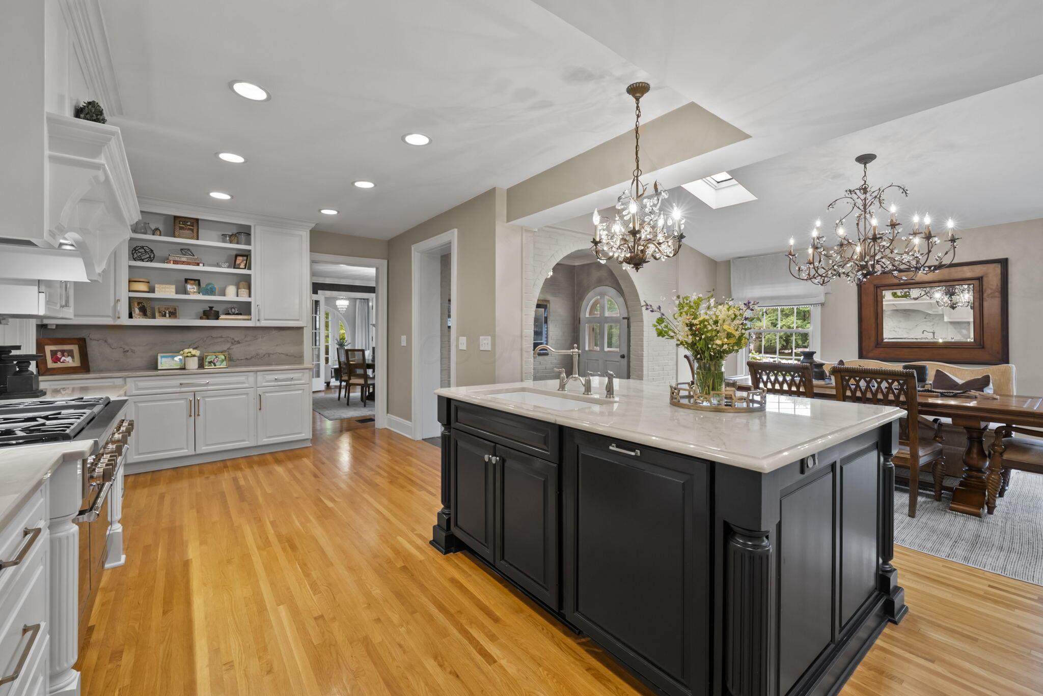 1875 Roxbury Road Upper Arlington, OH 43212 - Photo 18 of 97 Kitchen