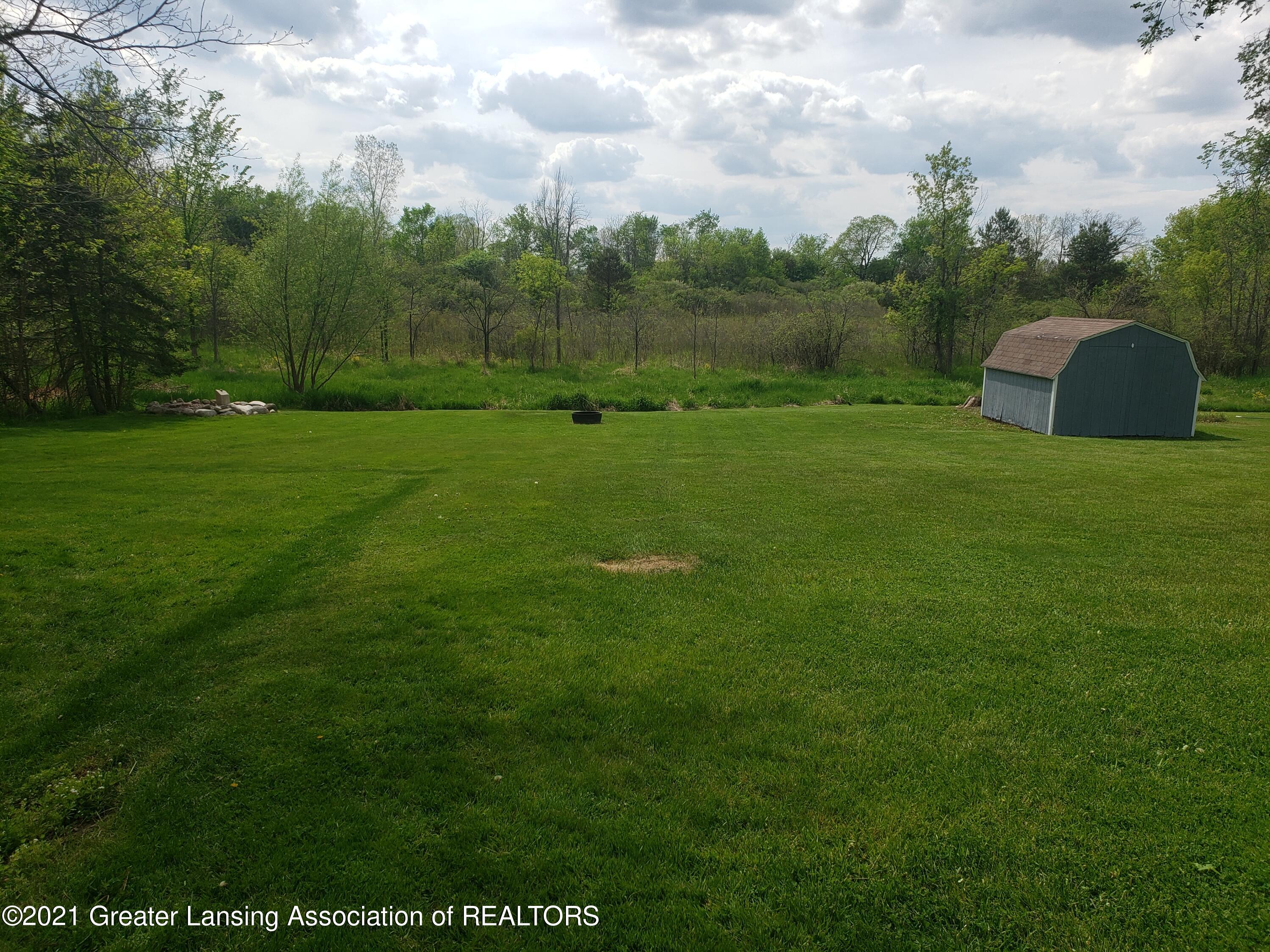 2205 North Canal Road Lansing, MI 48917 - Photo 28 of 31 Back Yard
