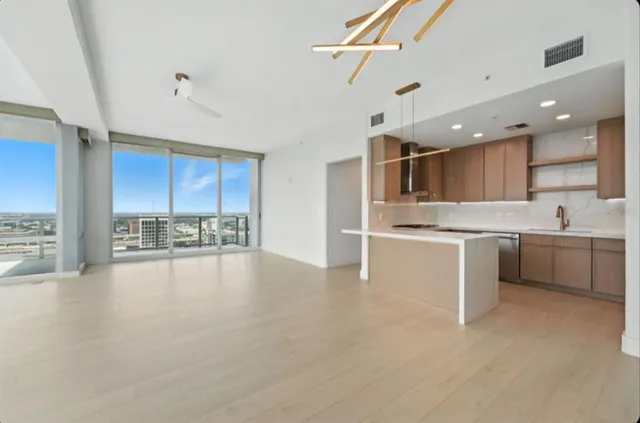 $7,099 | 150 East Robinson Street, Unit 2102, Orlando, FL 32801