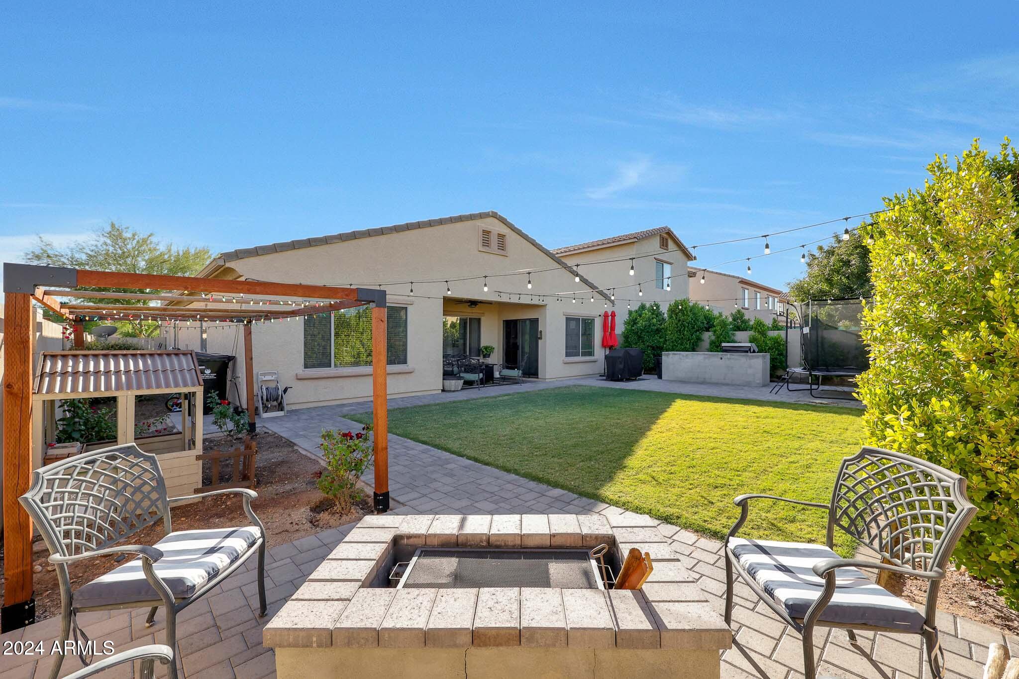 5220 West Beverly Road Laveen, AZ 85339 - Photo 38 of 49 a view of a patio with table and chairs with wooden fence
