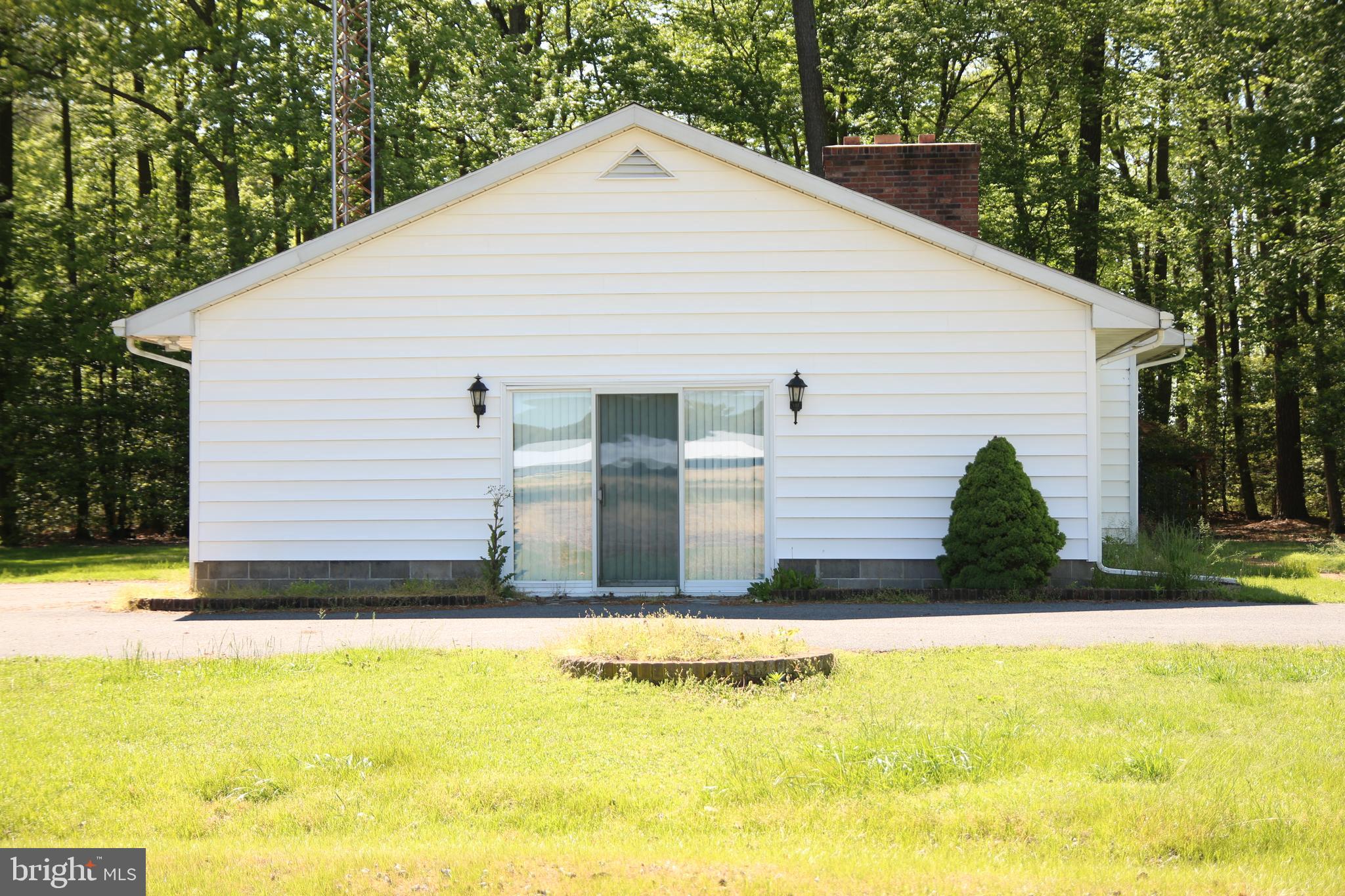3540 Sheephouse Road Pocomoke City, MD 21851 - Photo 2 of 43 Left side of home w/sliding glass doors to garage.