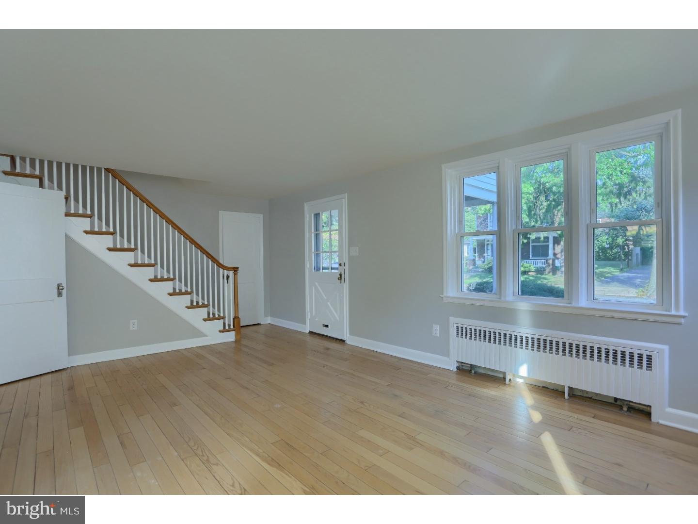 424 March Street Shillington, PA 19607 - Photo 7 of 25 Living Room