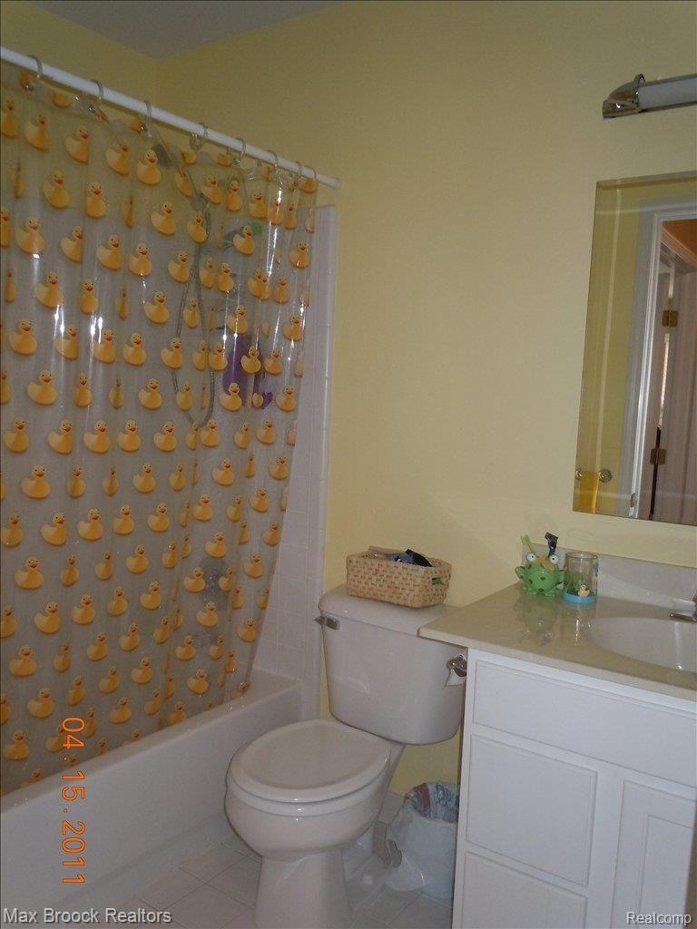 2564 Brilliance Rochester, MI 48309 - Photo 15 of 21 Main Bath