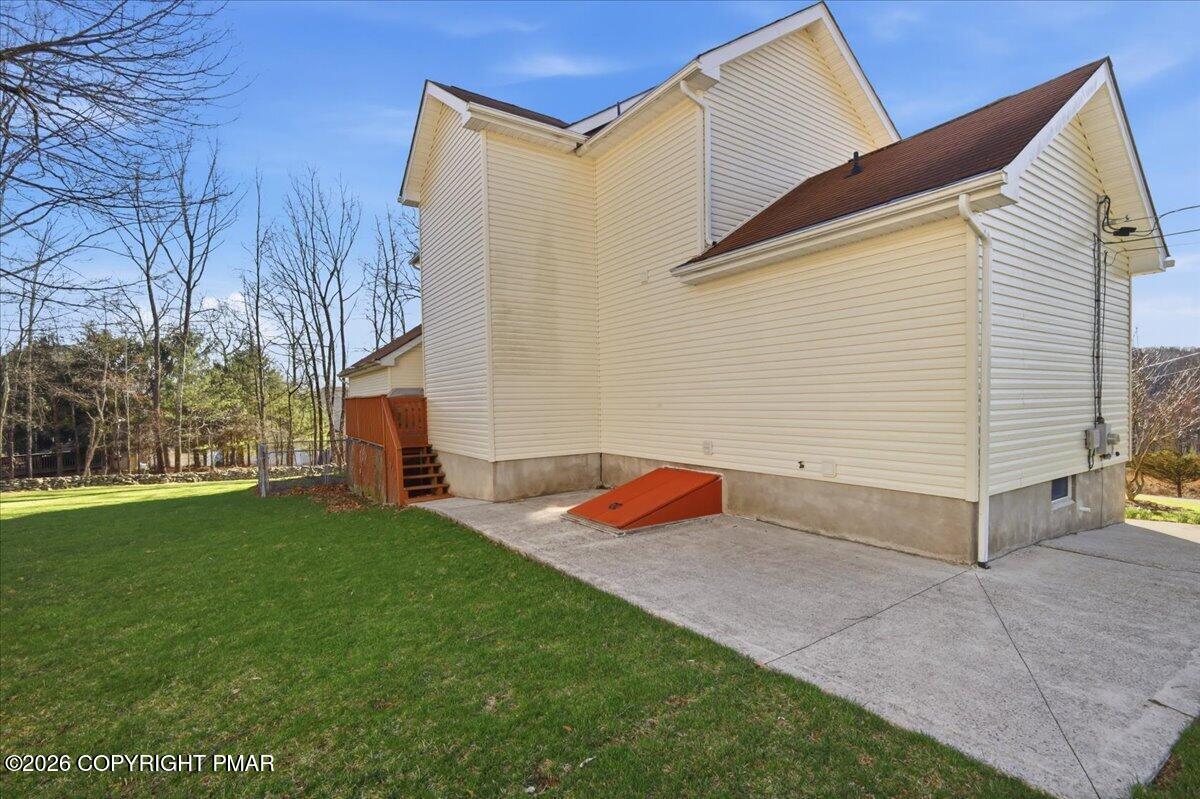 110 Bexhill Court Bushkill, PA 18324 - Photo 9 of 51 13-Photo-12