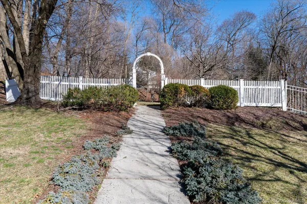 $450,000 | 414 Benedict Avenue, Unit 3B, Tarrytown, NY 10591