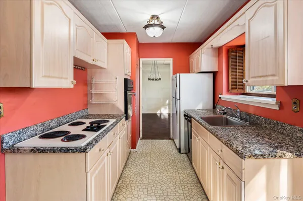 $450,000 | 414 Benedict Avenue, Unit 3B, Tarrytown, NY 10591