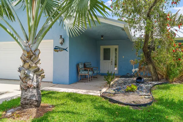 $775,000 | 106 Chapel Lane, Tequesta, FL 33469