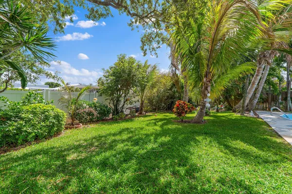$775,000 | 106 Chapel Lane, Tequesta, FL 33469