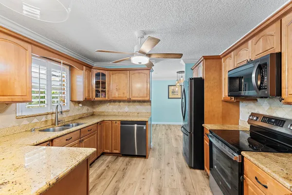 $775,000 | 106 Chapel Lane, Tequesta, FL 33469