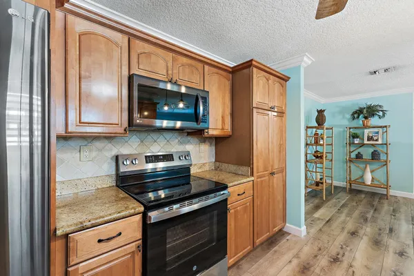 $775,000 | 106 Chapel Lane, Tequesta, FL 33469