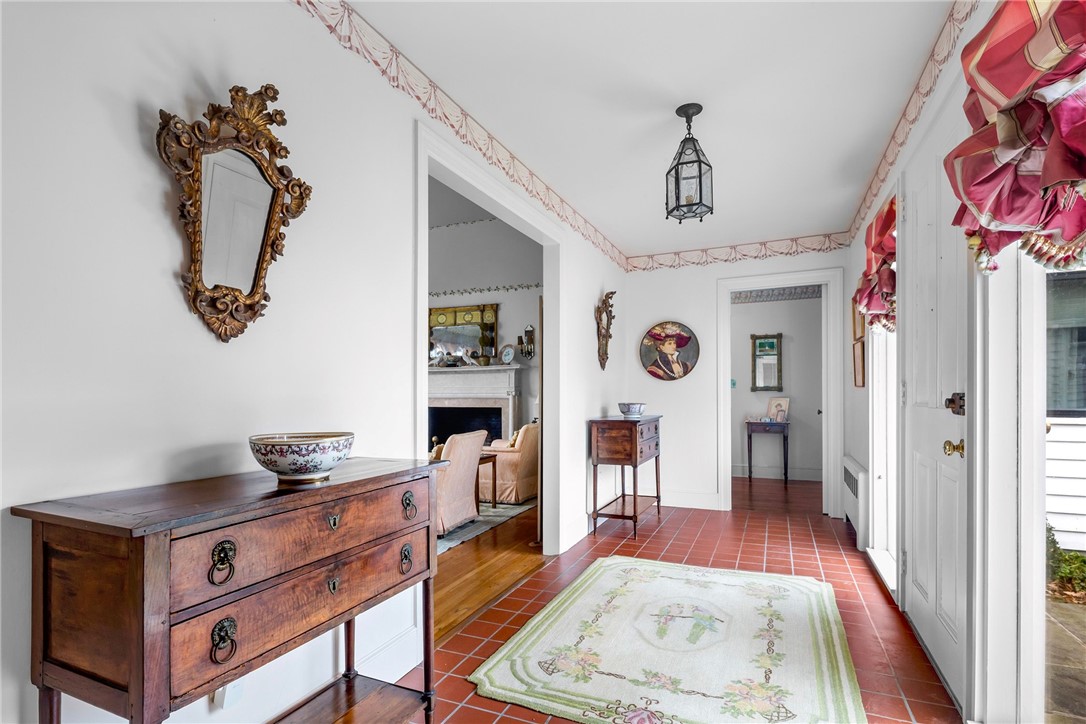 18 Ledge Road Newport, RI 02840 - Photo 9 of 32 Looking Right