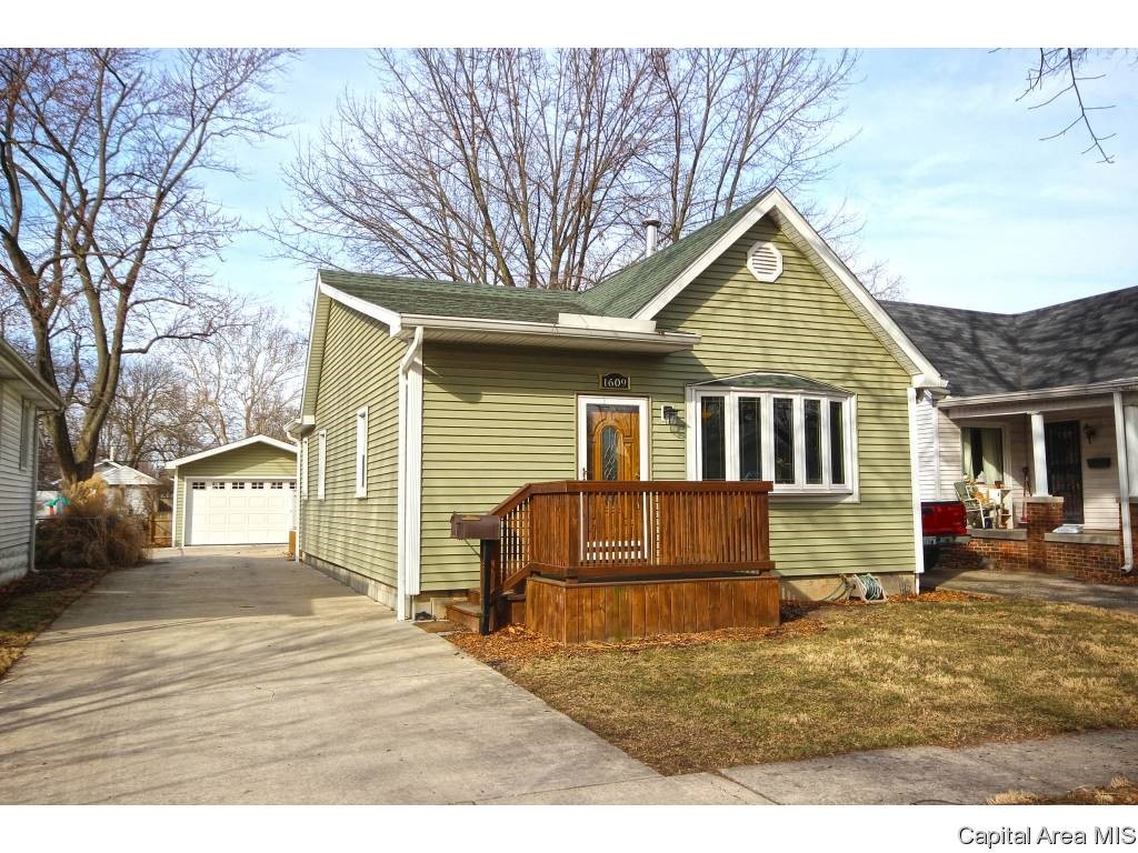 1609 South Walnut Street Springfield, IL 62704 - Photo 1 of 32