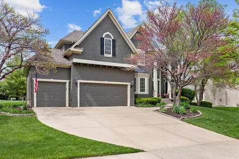$775,000 | 5704 West 146th Street, Overland Park, KS 66223