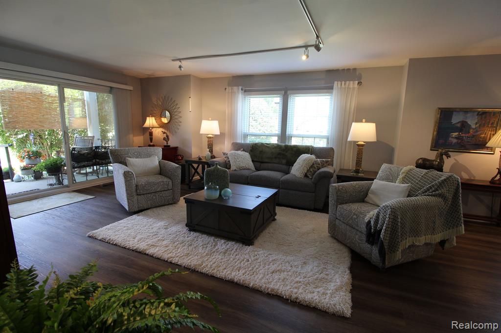 31775 Ridgeside Drive, Unit 2 Farmington Hills, MI 48334 - Photo 7 of 90