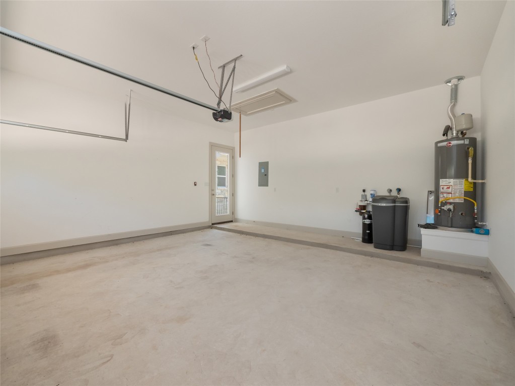 13503-13511 Carpenter Lane Manchaca, TX 78652 - Photo 15 of 40 a view of a big room with closet and windows