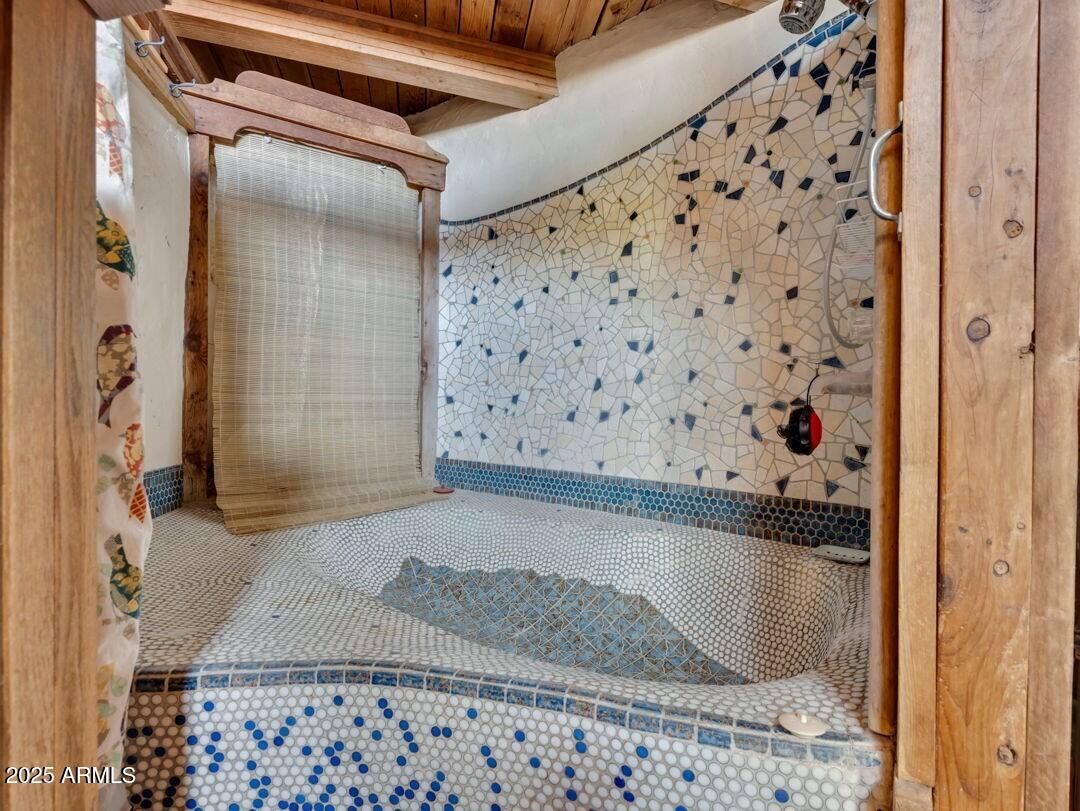 14050 East Ridge Way Dewey, AZ 86327 - Photo 11 of 42 011_bath tub shower combo