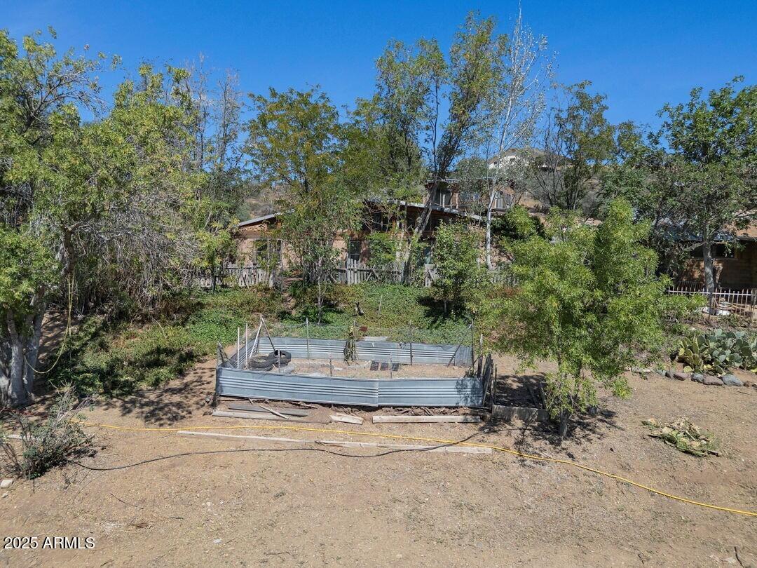 14050 East Ridge Way Dewey, AZ 86327 - Photo 34 of 42 034_raised garden beds