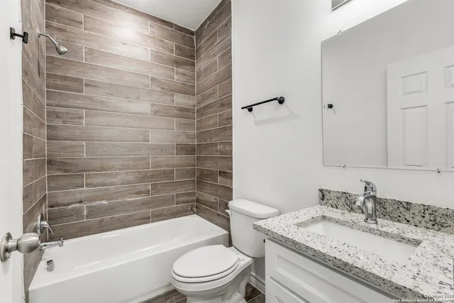 $1,250 | 1835 West Poplar Street, Unit 401, San Antonio, TX 78207