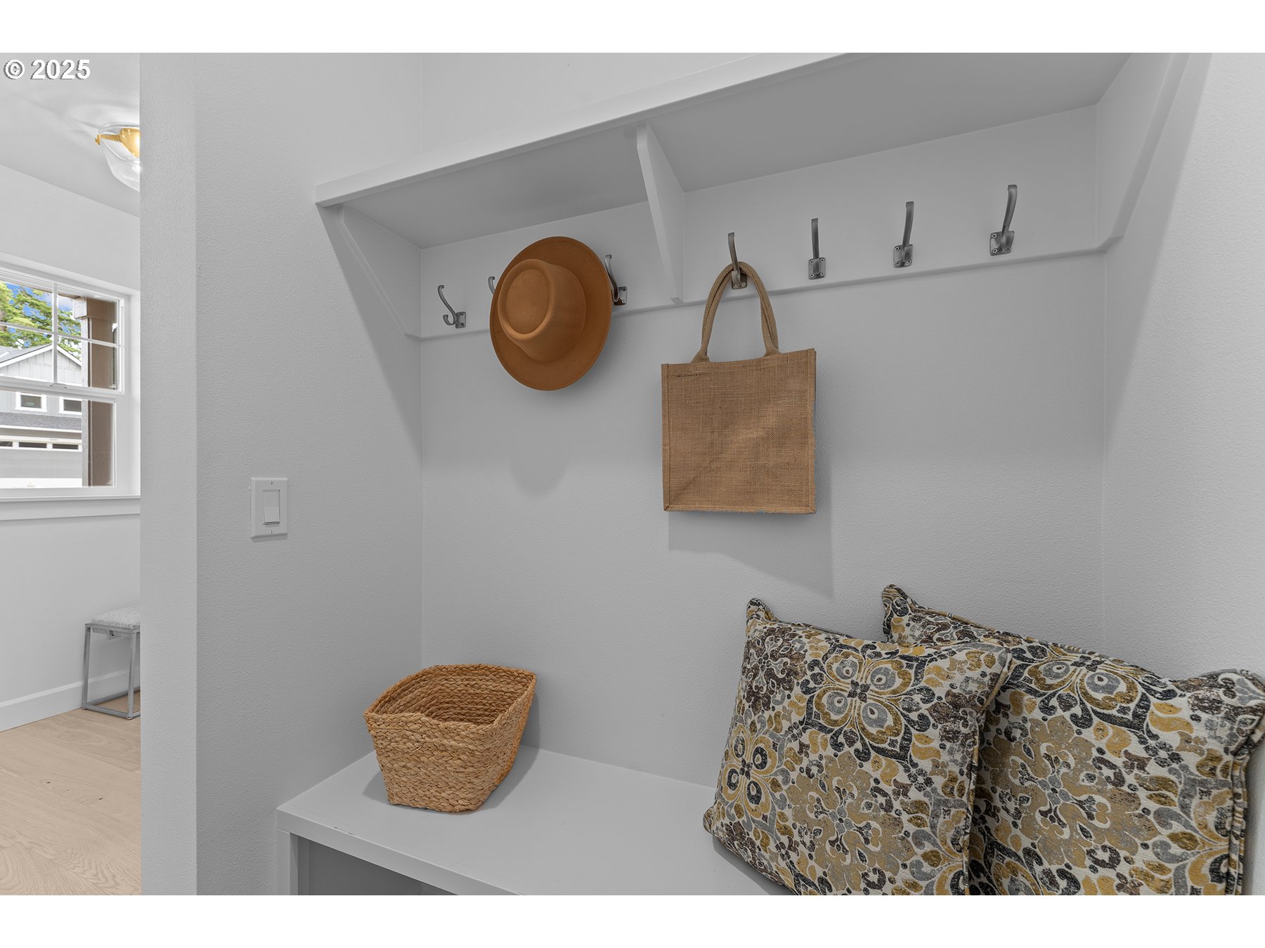 2134 Eleanor Road West Linn, OR 97068 - Photo 4 of 30 Entrance/Foyer