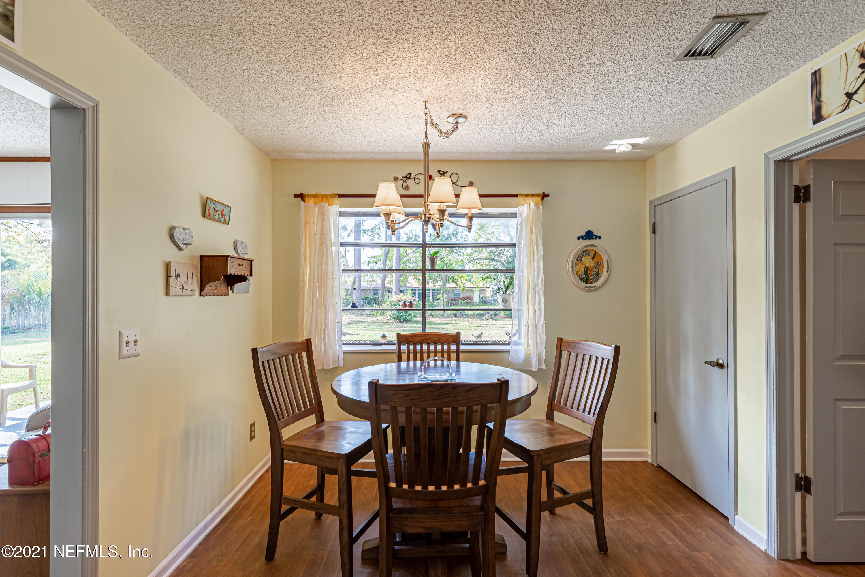 6156 Duclay Road Jacksonville, FL 32244 - Photo 8 of 38 BREAKFAST NOOK & WINDOW BOX