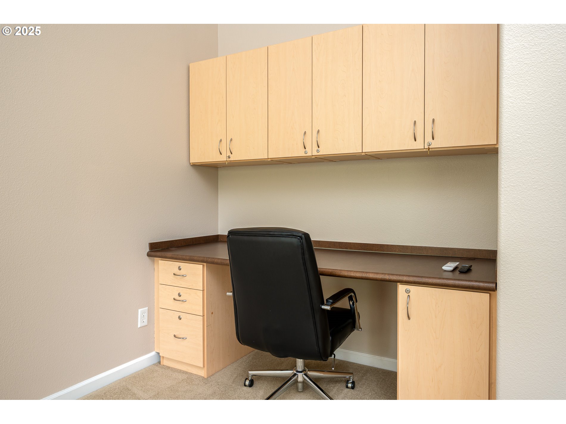 10636 Southwest 43rd Avenue Portland, OR 97219 - Photo 25 of 48 a view of workspace and wooden floor