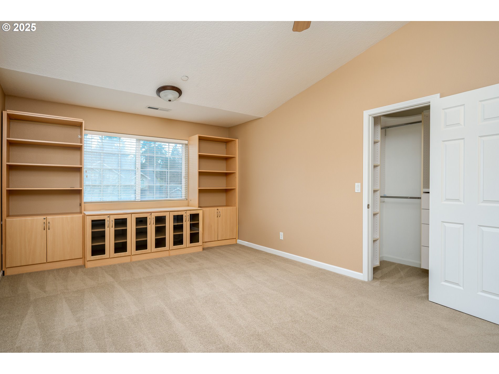 10636 Southwest 43rd Avenue Portland, OR 97219 - Photo 39 of 48 a view of an empty room with a window