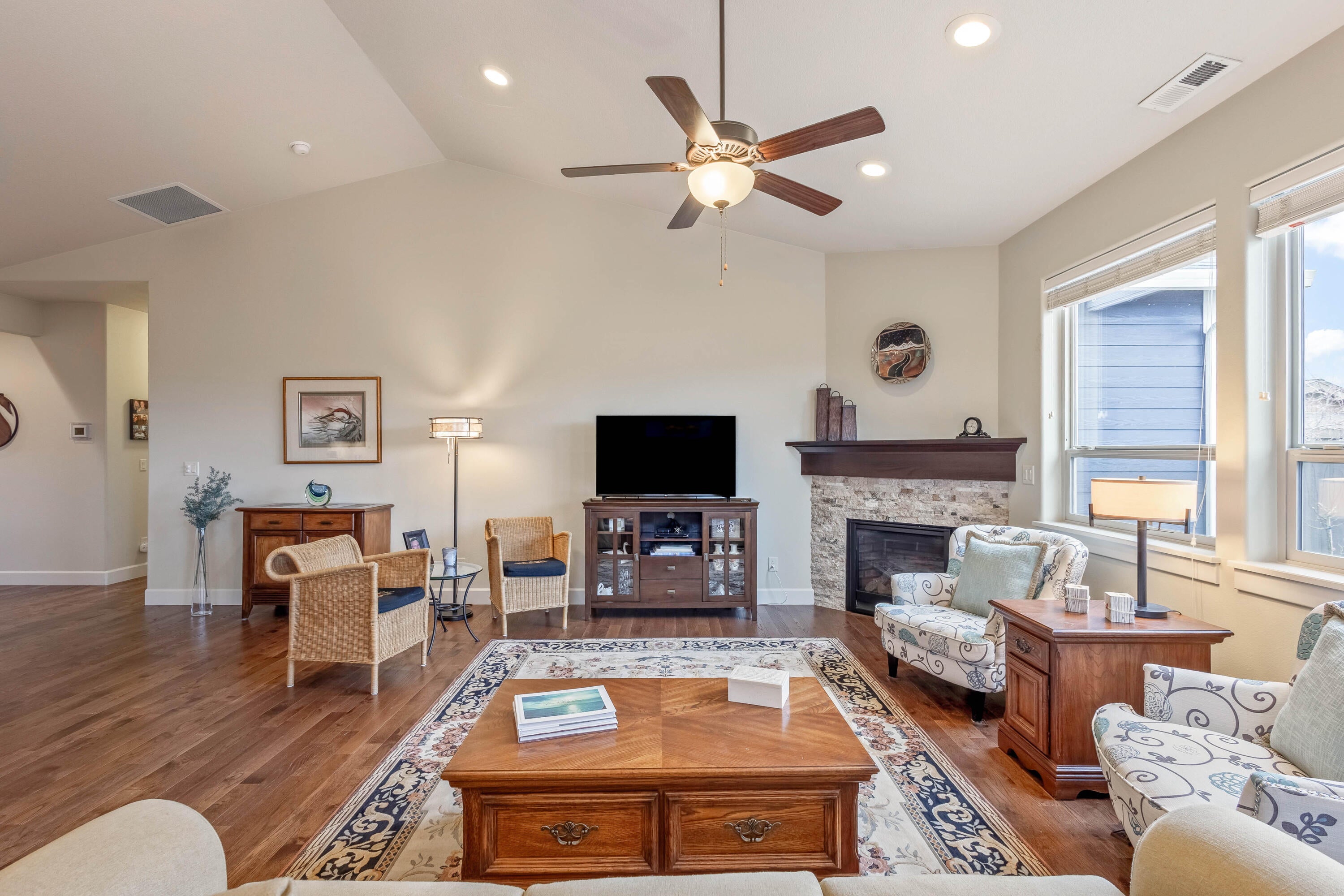 20788 Northeast Horizon Ridge Place Bend, OR 97701 - Photo 4 of 41 D