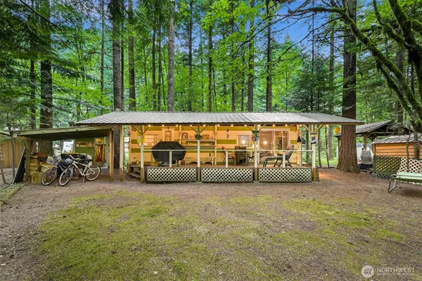 a view of a chair and table in the backyard