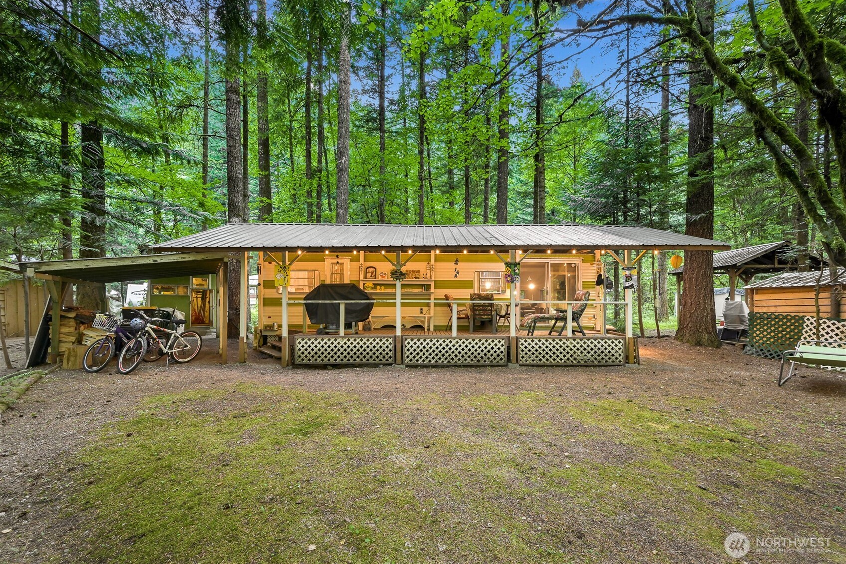a view of a chair and table in the backyard