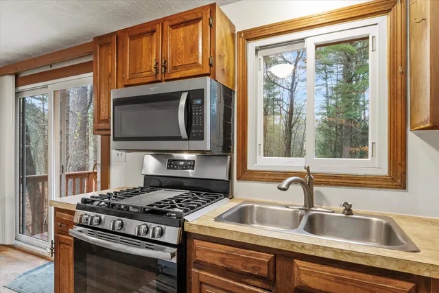 $519,900 | 8 Iroquois Circle, Londonderry, NH 03053