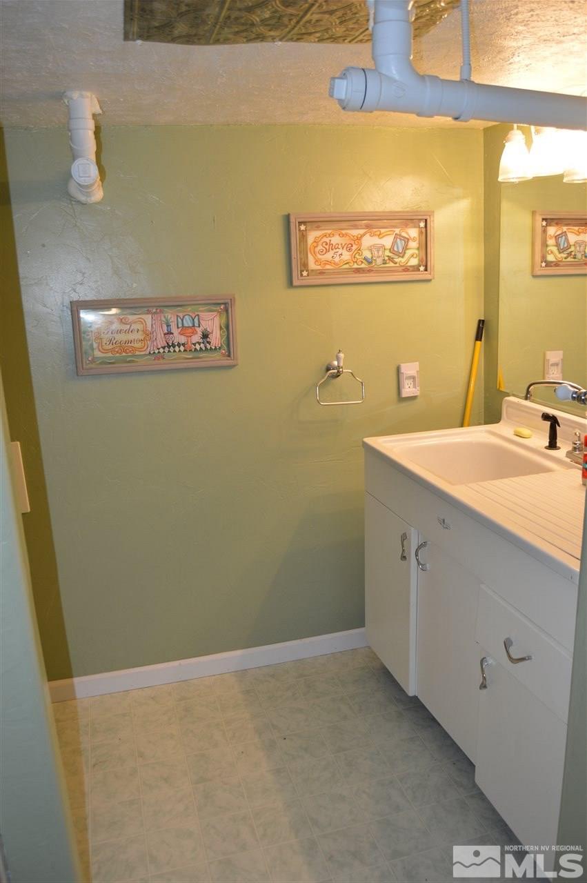 5860 Quaking Aspen Road Reno, NV 89510 - Photo 24 of 25 a utility room with a sink