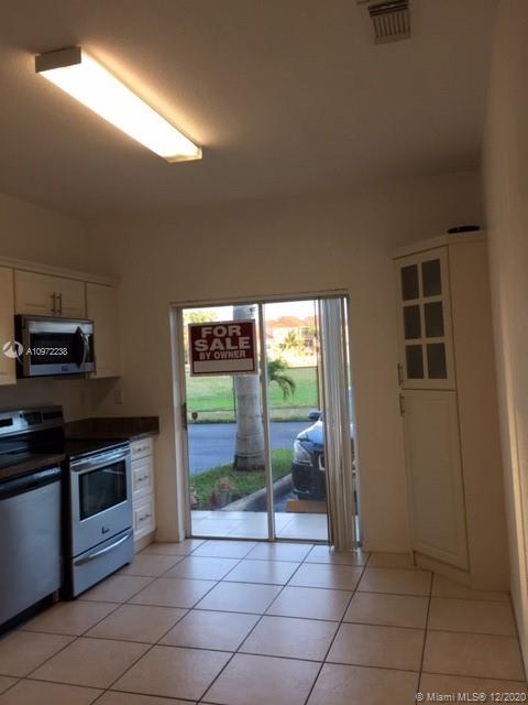 6912 Northwest 179th Street, Unit 1063 Hialeah, FL 33015 - Photo 9 of 20