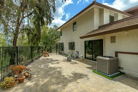 $1,425,000 | 720 Starlight Heights Drive, La Canada Flintridge, CA 91011